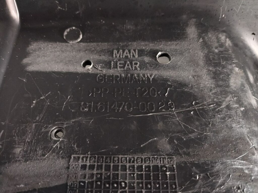 накладка панели приборов б/у \ нештатные отверстия - 3